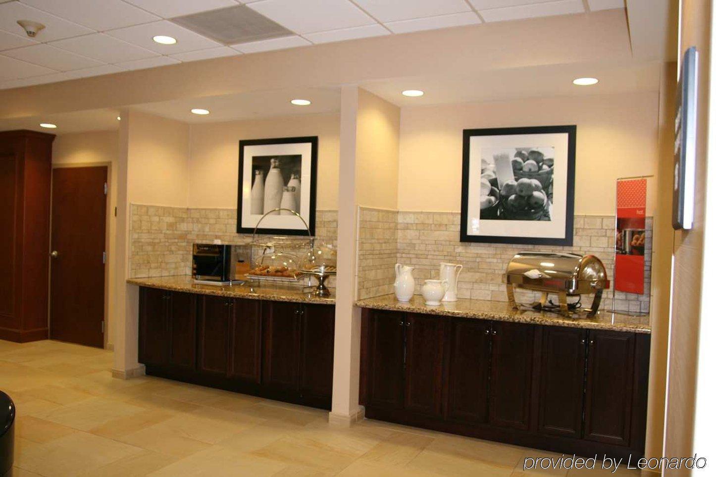 Hampton Inn ווטרטאון מראה פנימי תמונה