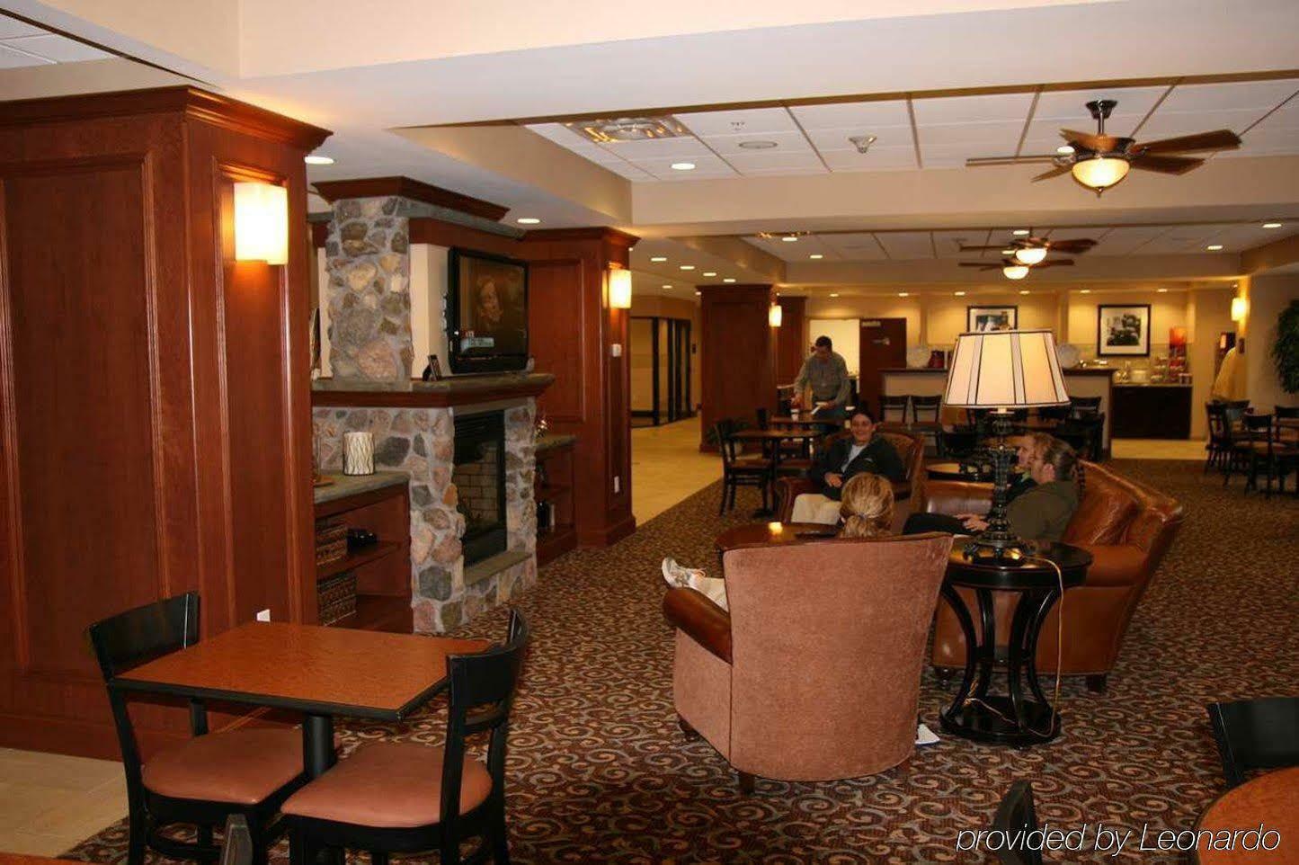 Hampton Inn ווטרטאון מראה חיצוני תמונה